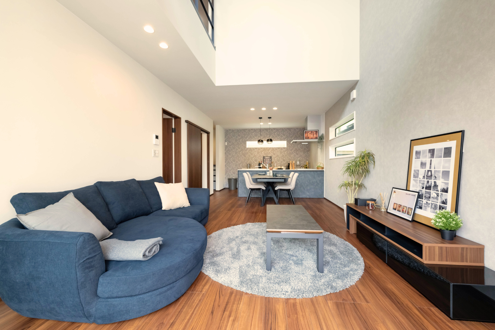 「空中廊下のある家」