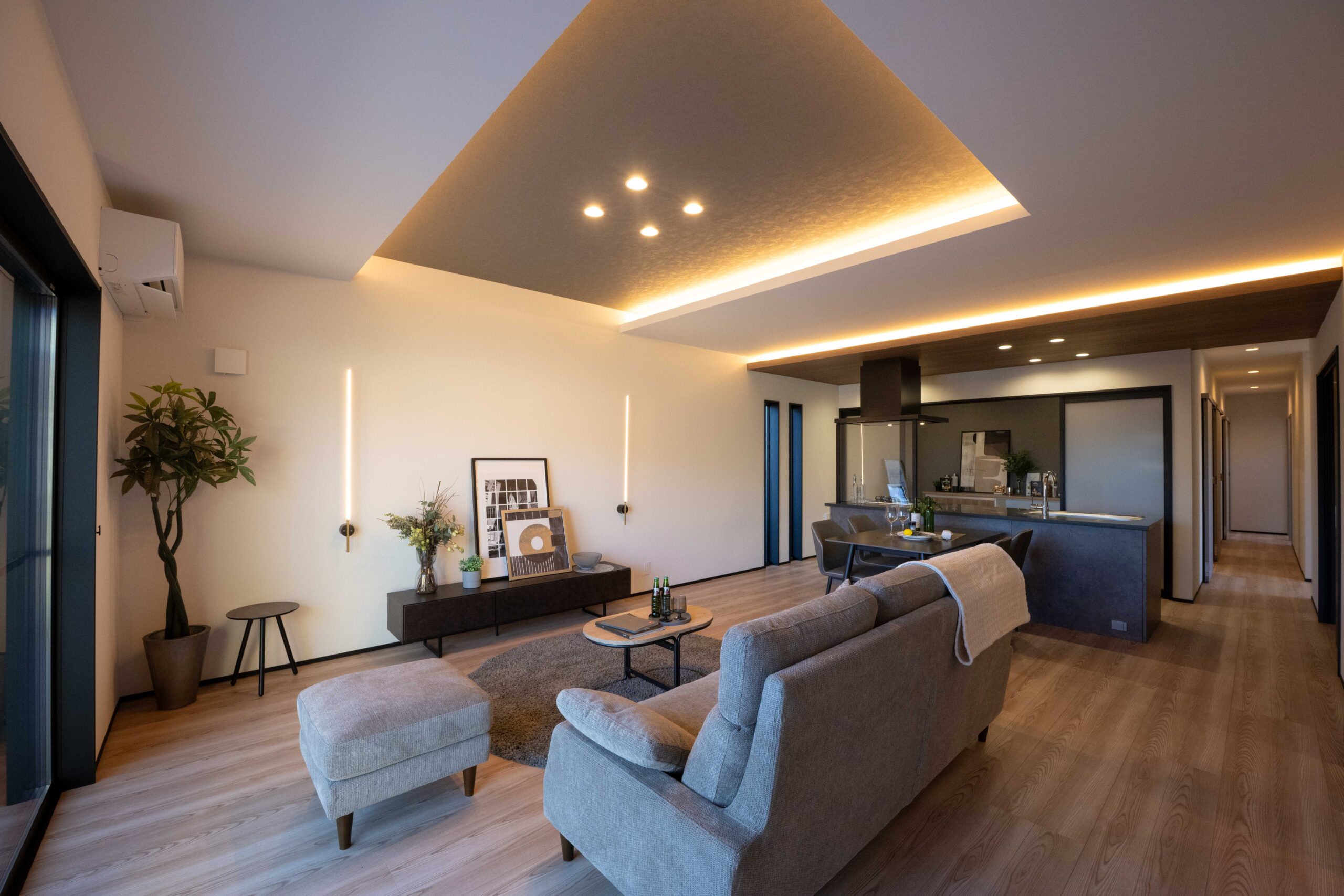 「温かな光が溶け合う平屋」